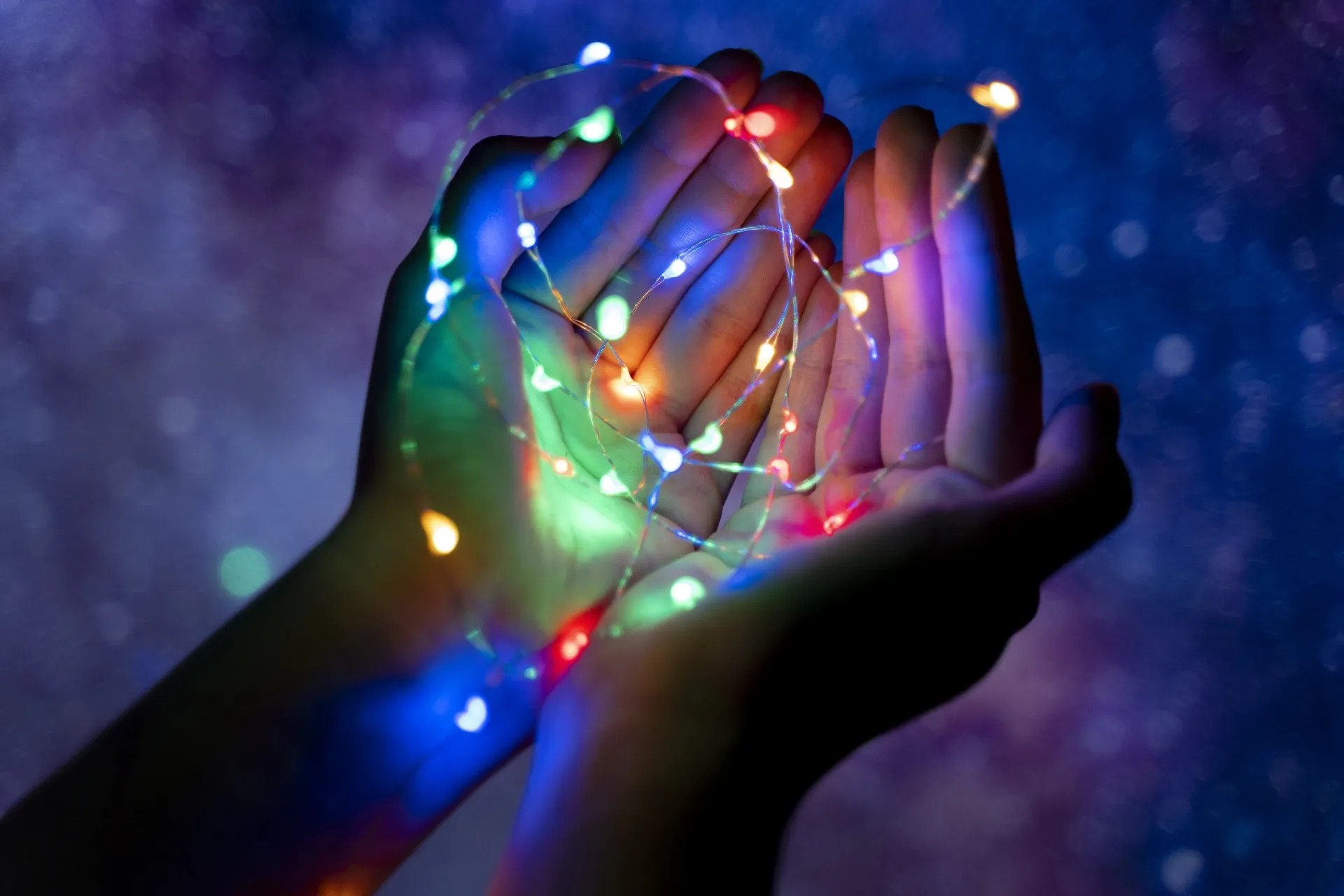 Crianças brincando juntas simbolizando desenvolvimento infantil